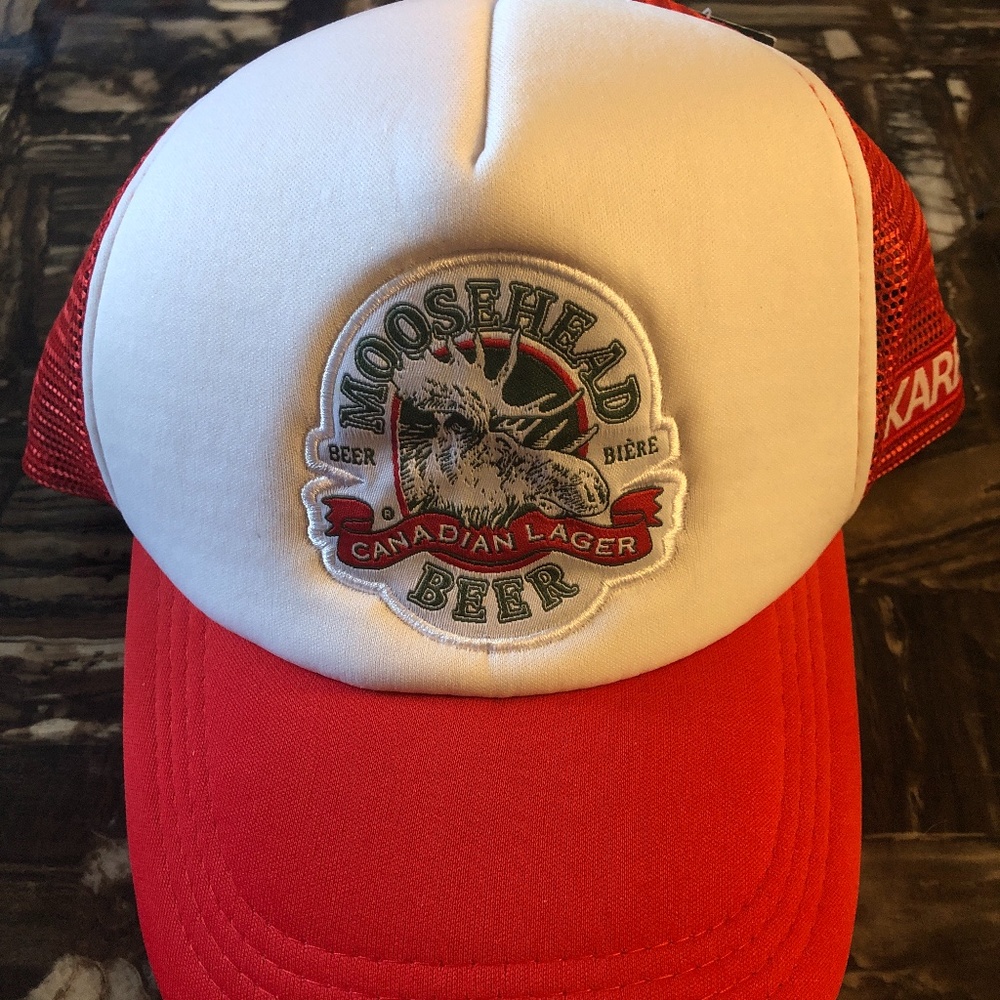 MOOSEHEAD CANADIAN BEER  TRUCKER/BASEBALL CAP HAT RED KARBON MED/LG BRAND NEW!!